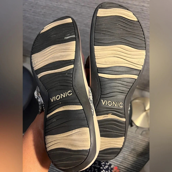 Vionic women's Karina flip flops size 11 - Picture 5 of 9